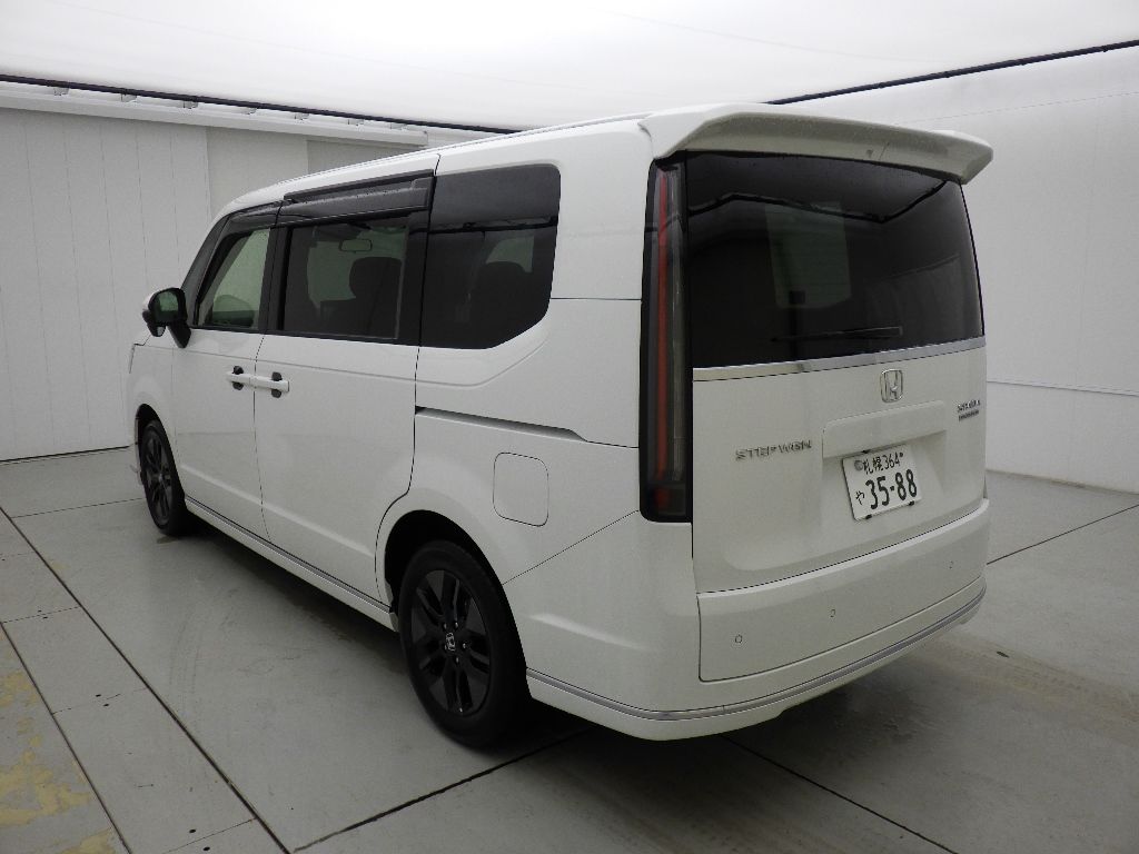 2022 Honda Stepwgn 4WD プレミアムライン auction photo 5