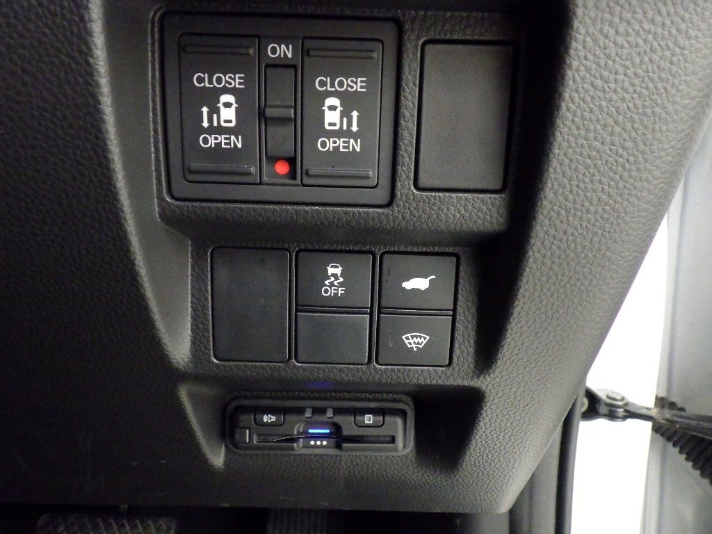 2022 Honda Stepwgn 4WD プレミアムライン auction photo 10