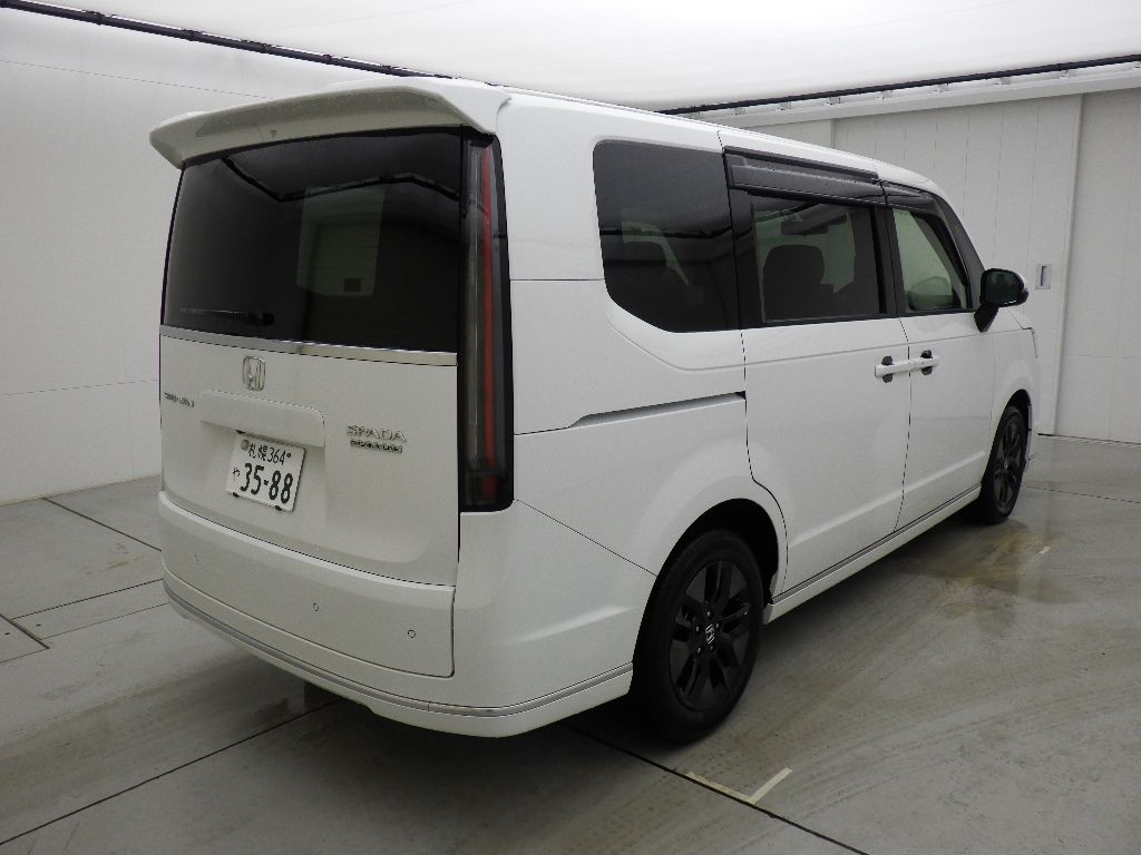 2022 Honda Stepwgn 4WD プレミアムライン auction photo 2