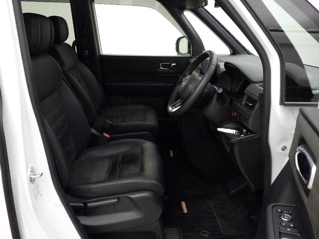 2022 Honda Stepwgn 4WD プレミアムライン auction photo 6