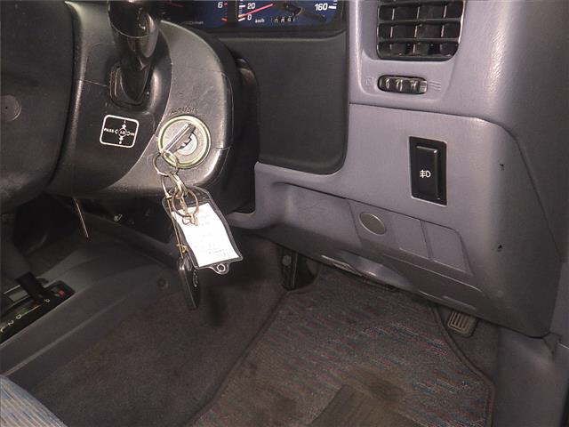 2000 Toyota Hilux 4WD Sport Pickup Double-Wheel auction photo 8