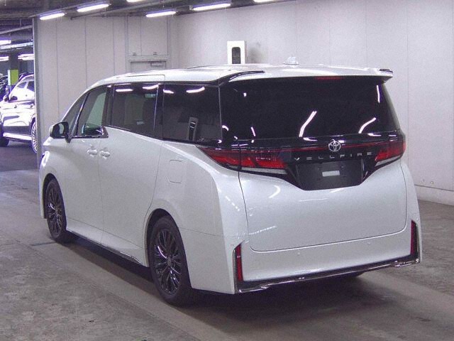 2025 Toyota Vellfire Z Premier auction photo 2