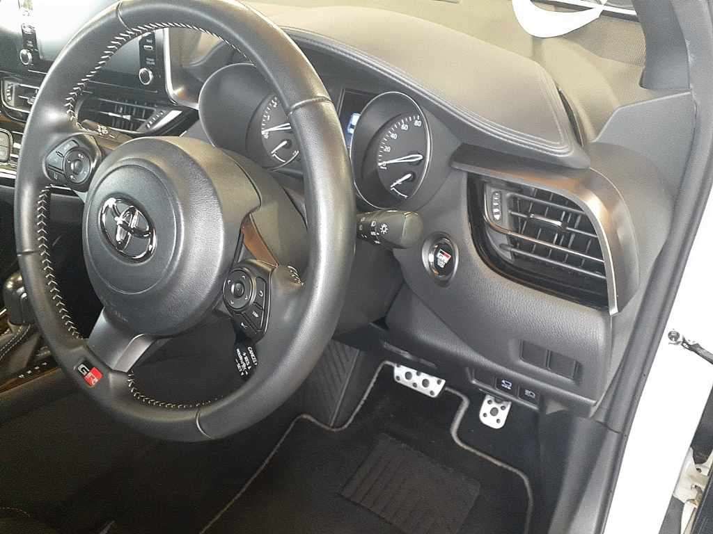 2023 Toyota C-HR S-T GRスポーツ 4WD auction photo 9