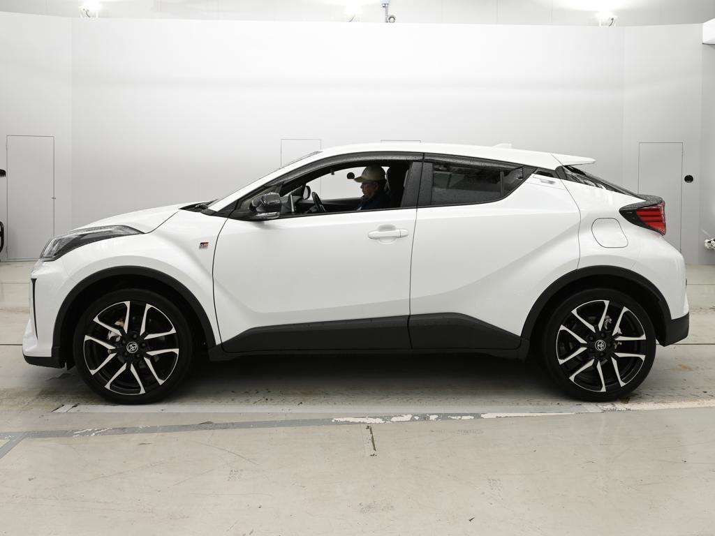 2023 Toyota C-HR S-T GRスポーツ 4WD auction photo 4