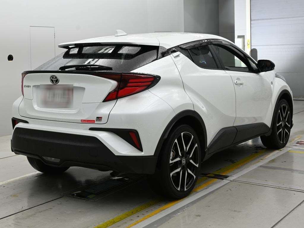 2023 Toyota C-HR S-T GRスポーツ 4WD auction photo 2