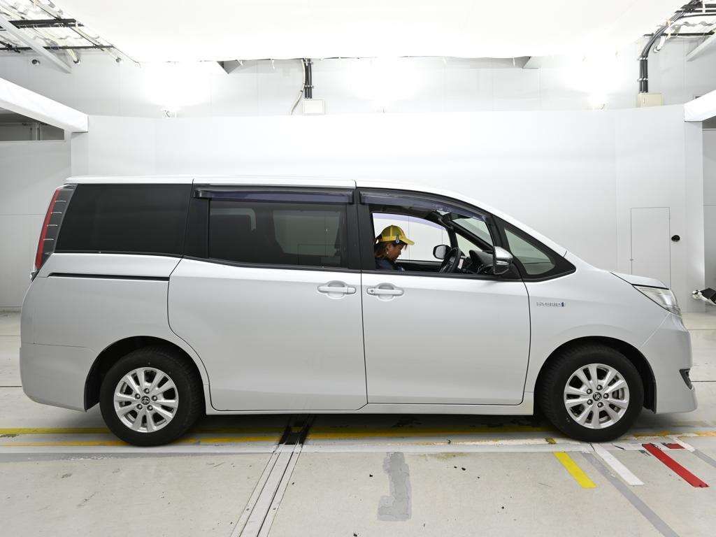 2018 Toyota Noah Hybrid X auction photo 3