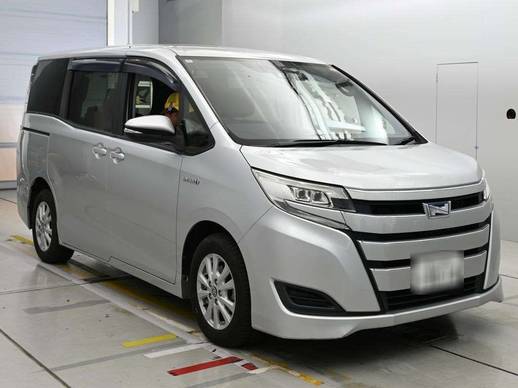 2018 Toyota Noah Hybrid X auction photo 5