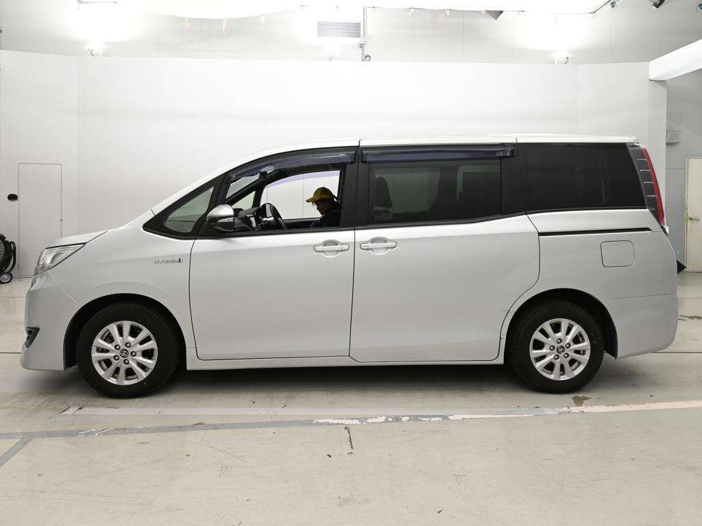 2018 Toyota Noah Hybrid X auction photo 4