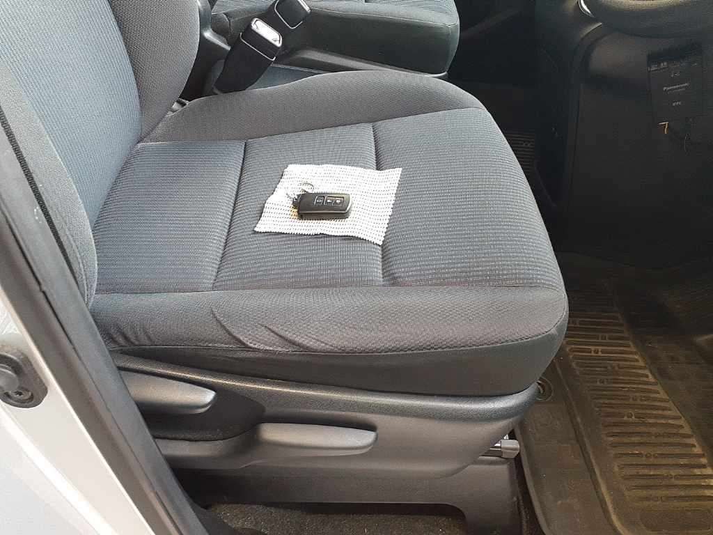 2018 Toyota Noah Hybrid X auction photo 10