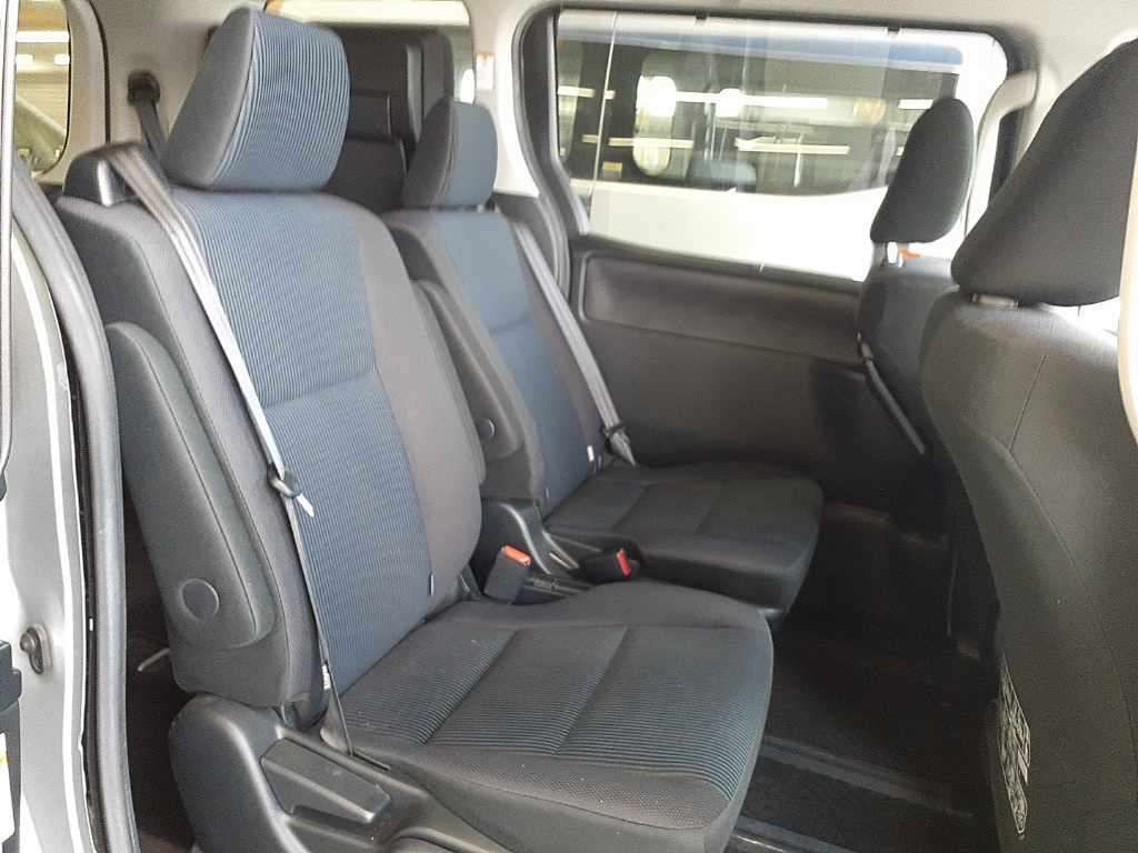 2018 Toyota Noah Hybrid X auction photo 11