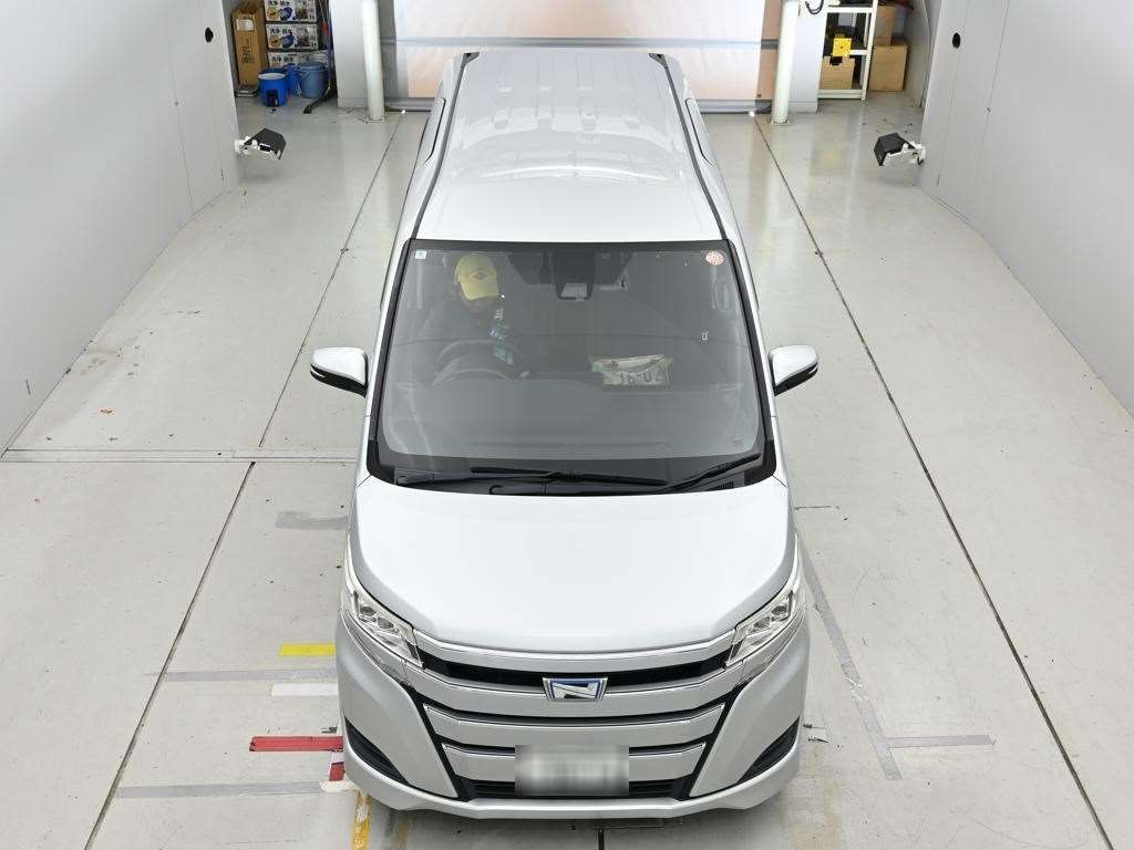 2018 Toyota Noah Hybrid X auction photo 7