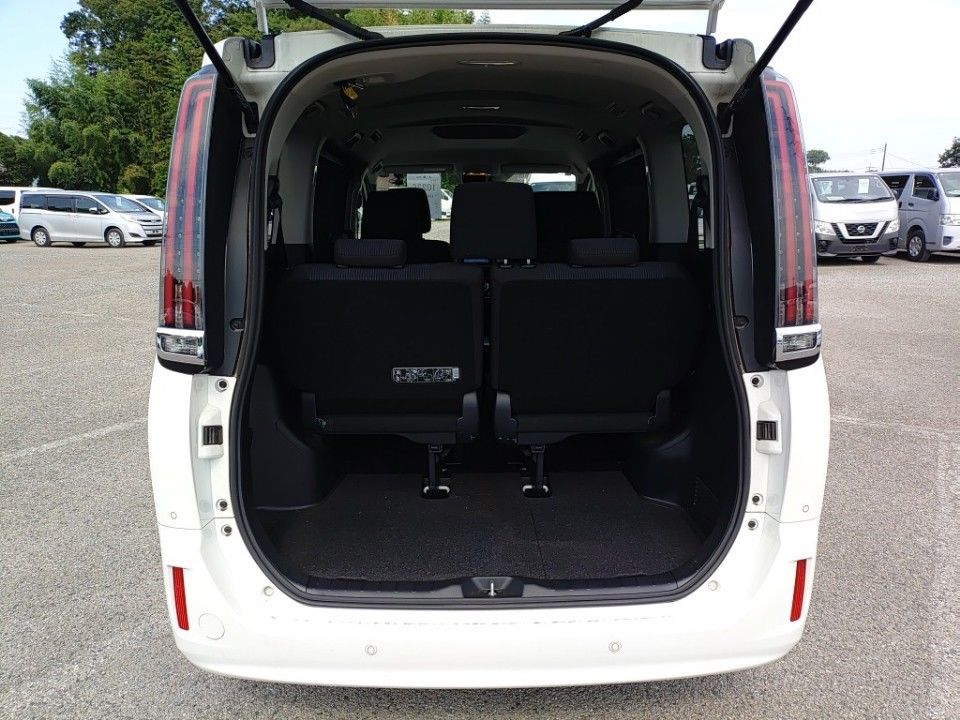 2021 Toyota Noah auction photo 8