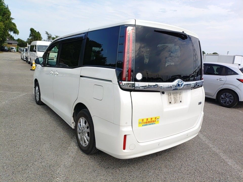 2021 Toyota Noah auction photo 6