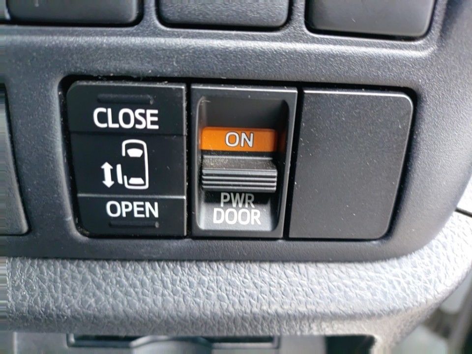 2021 Toyota Noah auction photo 21