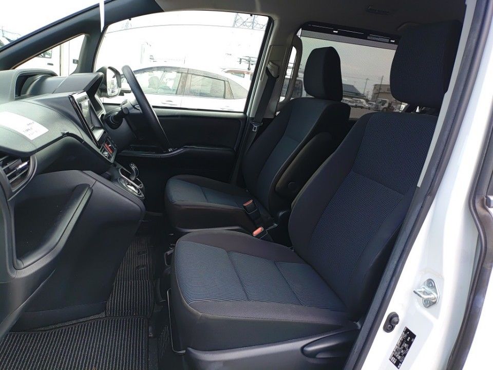 2021 Toyota Noah auction photo 16