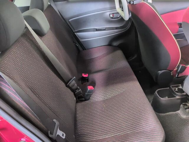 2017 Toyota Vitz ジュエラ auction photo 6