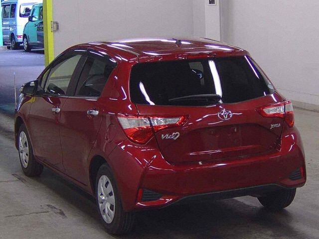 2017 Toyota Vitz ジュエラ auction photo 2