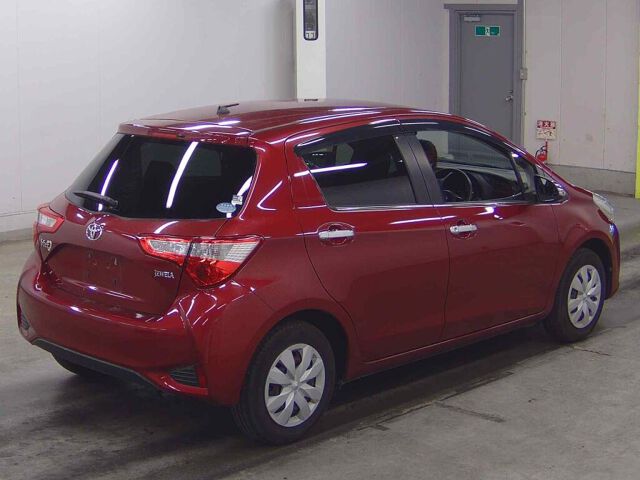 2017 Toyota Vitz ジュエラ auction photo 5