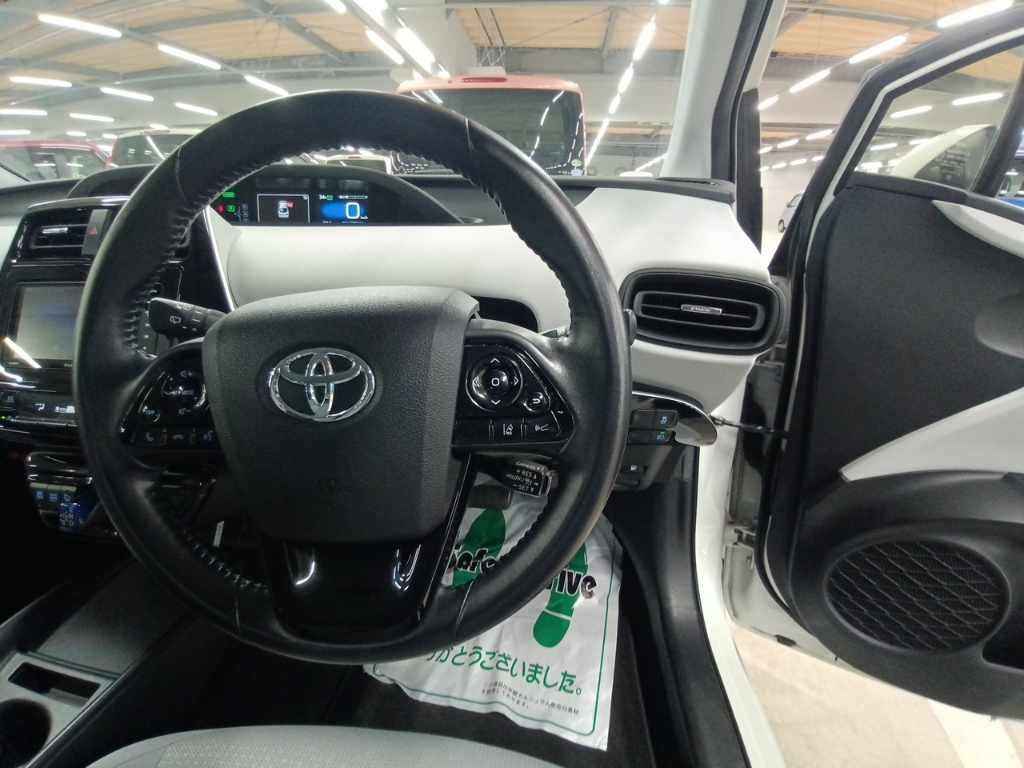 2020 Toyota Prius S auction photo 9