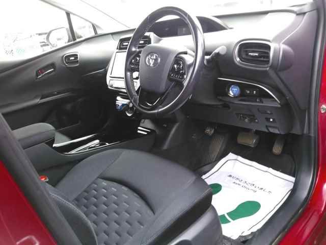 2018 Toyota Prius PHV S セーフティプラス auction photo 3