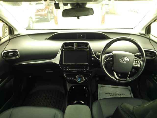 2018 Toyota Prius PHV S セーフティプラス auction photo 8