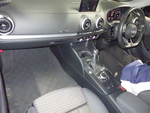 2019 Audi A3 ブラックスタイリング auction photo 3