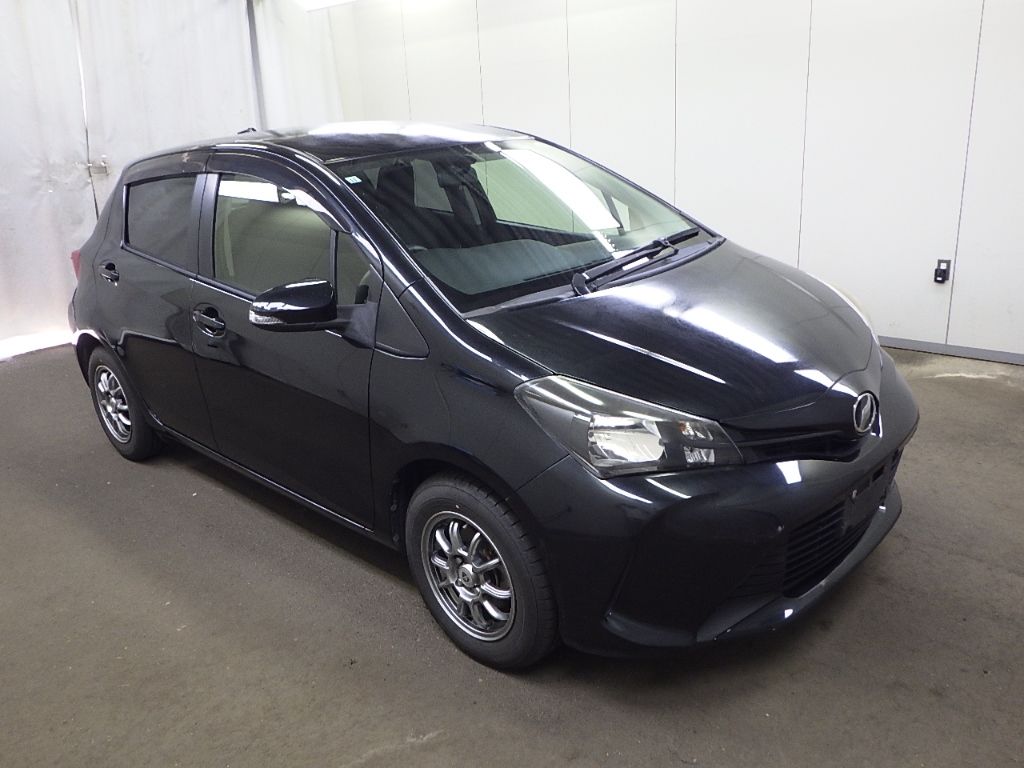 Japan Auction Vehicles 12 2015 Toyota ヴィッツ 5HB F auction photo