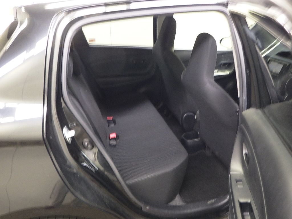 2015 Toyota ヴィッツ 5HB F auction photo 7
