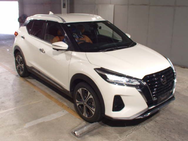 2021 Nissan Kicks X Two-tone Interior Edition Japan auction vehicle