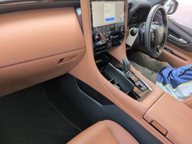 2025 Toyota Vellfire Z Premier auction photo 3