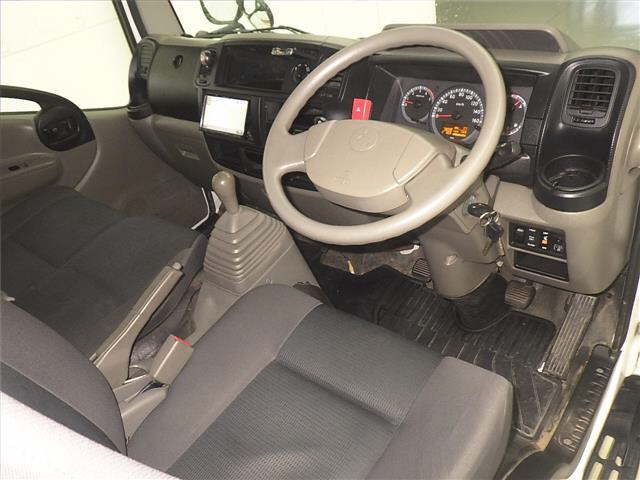 2015 Mitsubishi Fuso Canter 4WD Guts Double Cab auction photo 3