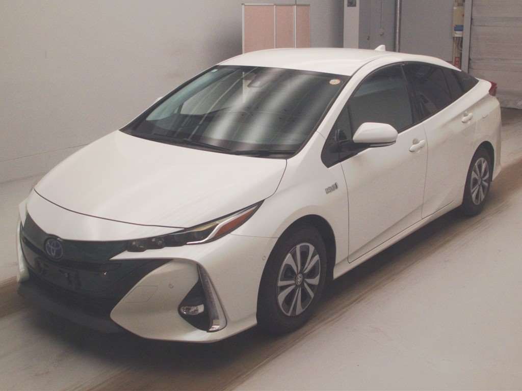 2017 Toyota Prius PHEV A Japan auction vehicle