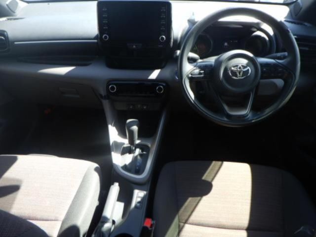 2020 Toyota Yaris ハイブリッドG auction photo 3