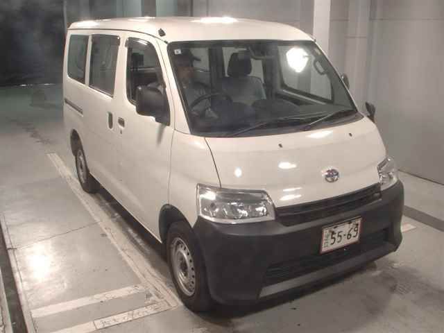 2021 Toyota DX Japan auction vehicle