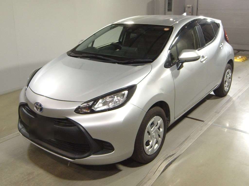 2022 Toyota Aqua X 4WD Japan auction vehicle
