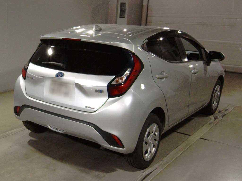 2022 Toyota Aqua X 4WD auction photo 2