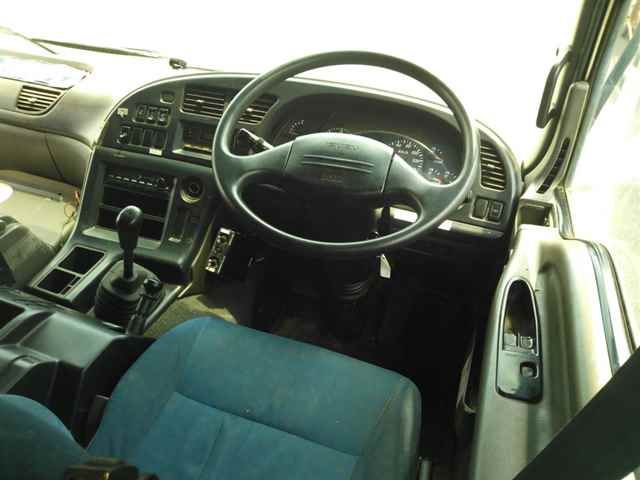 2014 Isuzu Giga 9.4t dump truck auction photo 3