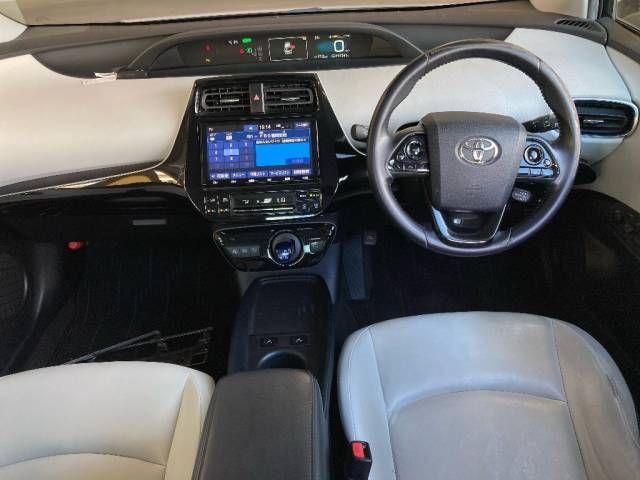 2019 Toyota Prius Sツーリングセレクション auction photo 2