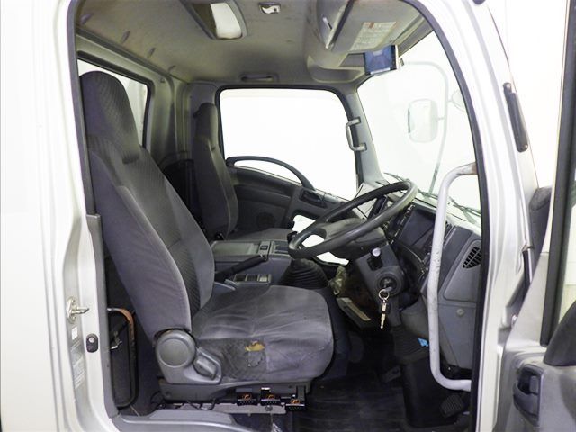 2015 Isuzu ウィング auction photo 6