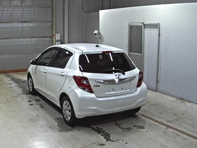 2014 Toyota Vitz F auction photo 2