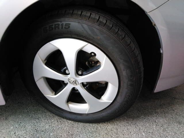 2015 Toyota Prius L auction photo 9