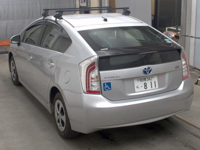 2015 Toyota Prius L auction photo 2