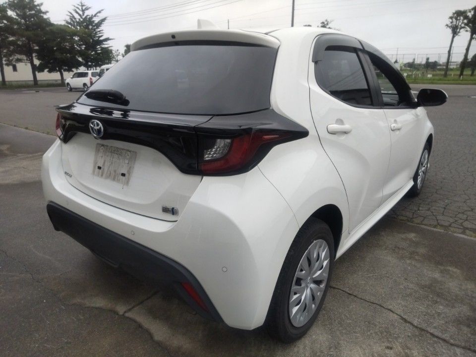 2021 Toyota Yaris auction photo 2