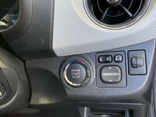 2015 Toyota Vitz 1.0F Smart Style auction photo 5