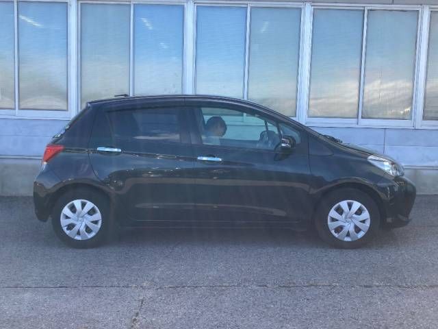 2015 Toyota Vitz 1.0F Smart Style auction photo 2