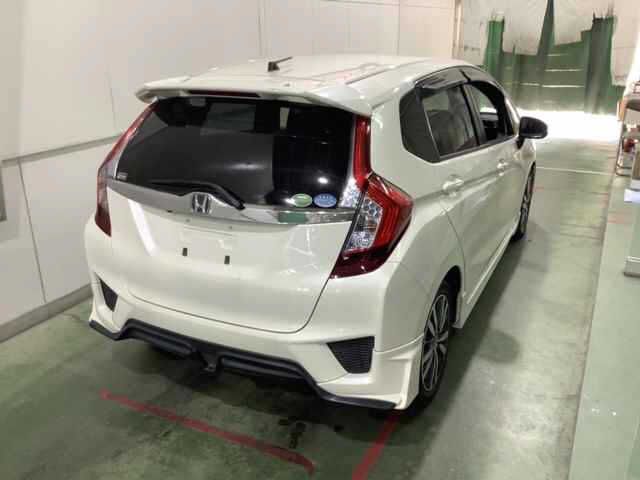2014 Honda Fit ハイブリッドSパッケージ auction photo 2