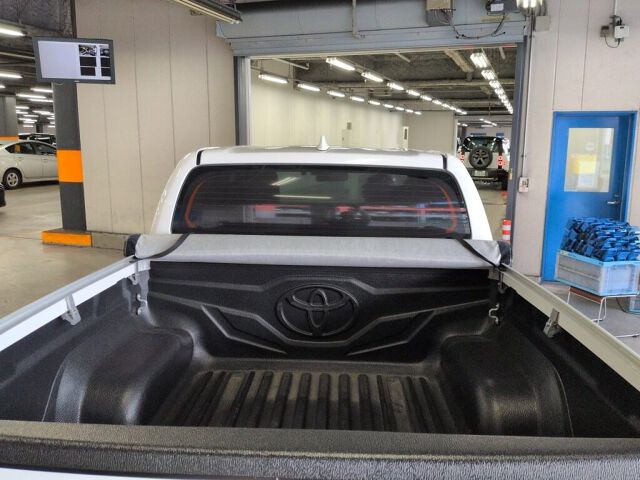 2022 Toyota Hilux Z GR Sport 4WD auction photo 3