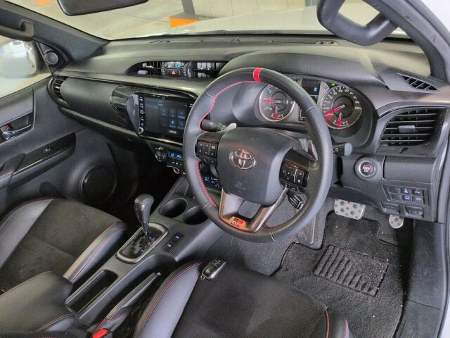 2022 Toyota Hilux Z GR Sport 4WD auction photo 6
