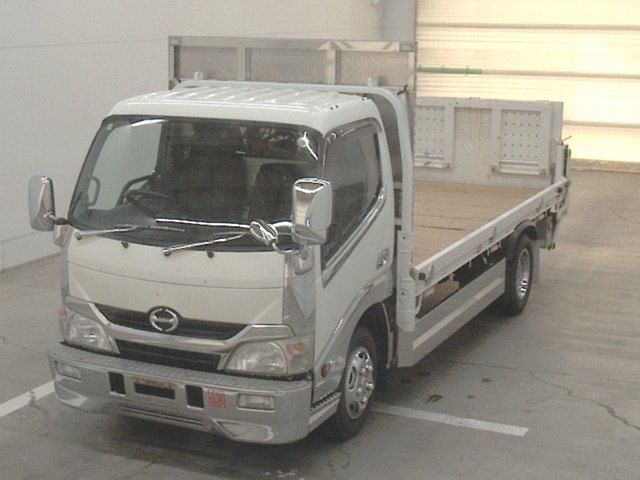 Japan Auction Vehicles 10 2013 Toyota Dyna Flatbed auction photo