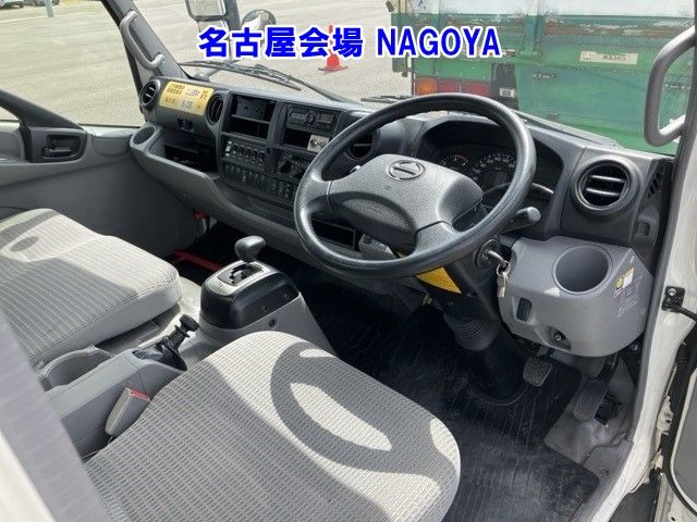 2018 Hino Dutro ウイング PG auction photo 4